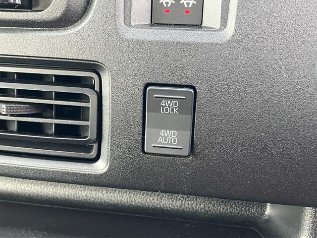 ���X�̍݌ɓW���Ԃ͂������A�O���[�v�S�X�̍݌ɎԂ̒�����A����]�ɍ��������Ԃ�����Ă����Ē����܂��B