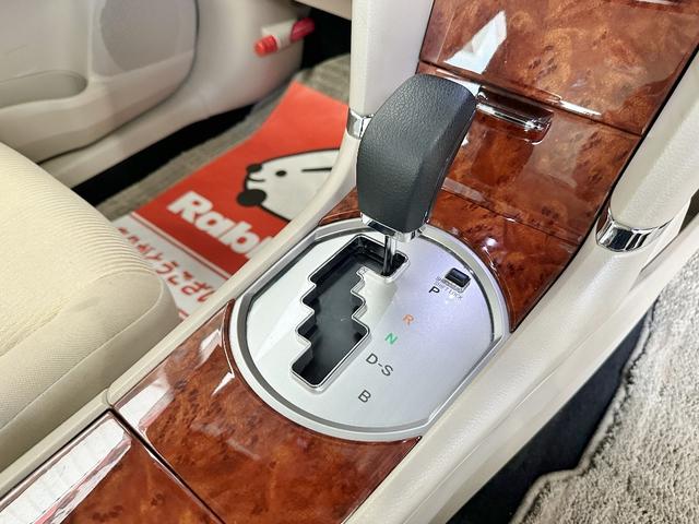 プレミオ 1.5F Lパッケージ キセノン スマートキー バックカメラ 純正ナビテレビ リアワイパー ヒーター付ドアミラー デアイサー リアヒーターダクト(10枚目)