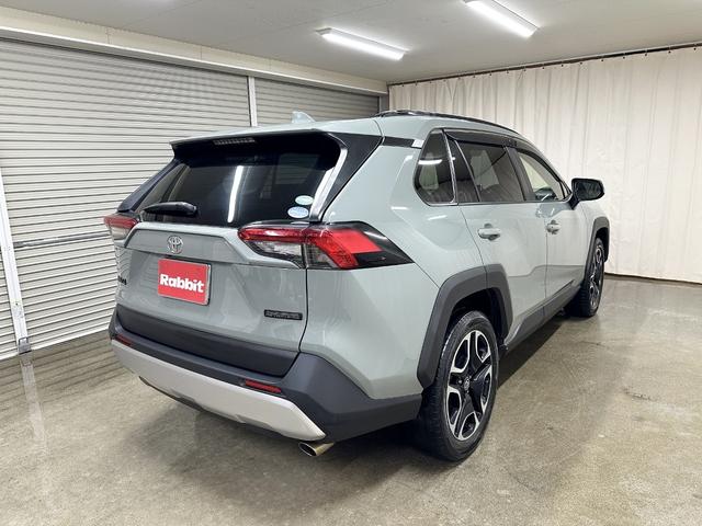 RAV4 アドベンチャー パワーバックドア 9インチフルセグナビ バックカメラ セーフティセンス レーダークルーズコントロール ドライブレコーダー エンジンスターター 純正19インチアルミ LEDヘッドランプ(3枚目)