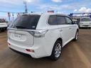 アウトランダーＰＨＥＶ Ｇナビパッケージ　衝突被害軽減ブレーキ　急速充電付き　キーレスプッシュスタート　パワーバックドア　フルセグＳＤナビ　バック・サイドカメラ　ＥＴＣ　１８インチアルミ（4枚目）