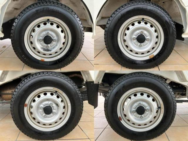 WECARSの展示場では実際に見て、触ってお車をお選びいただけます!知識の豊富な営業スタッフが様々なカーライフをご提案いたします!