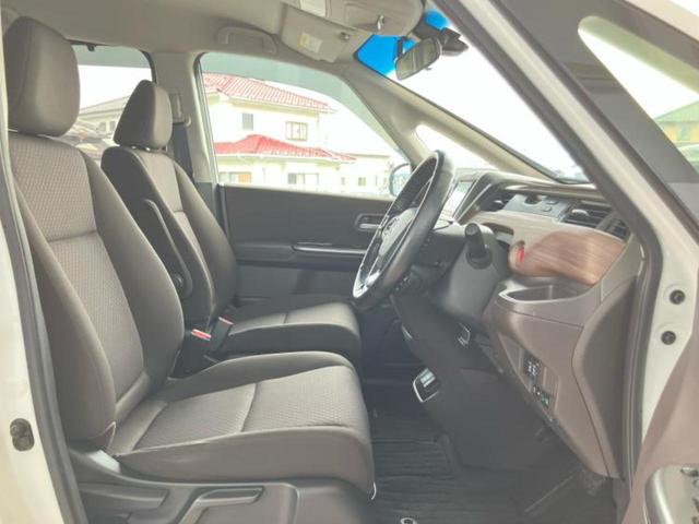 フリード Gホンダセンシング 新品タイヤ/保証書/純正 SDナビ/衝突安全装置/両側電動スライドドア/シートヒーター 前席/車線逸脱防止支援システム/ドライブレコーダー 社外/ヘッドランプ LED/USBジャック バックカメラ(4枚目)