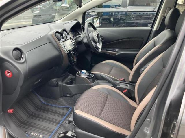 ＷＥＣＡＲＳでは各商談席に大型モニターをご用意しております！見やすい大画面でゆったりと全国の在庫をご覧いただけます！是非ご来店お待ちしております！