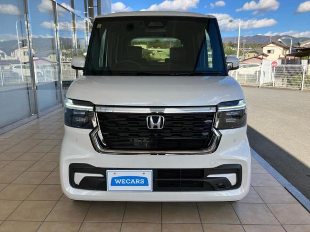 ＷＥＣＡＲＳでは各商談席に大型モニターをご用意しております！見やすい大画面でゆったりと全国の在庫をご覧いただけます！是非ご来店お待ちしております！