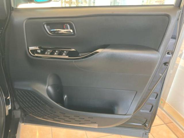 ヴォクシー ＺＳキラメキ２　新品タイヤ／エアロ／保証書／社外　１０インチ　ＳＤナビ／フリップダウンモニター　社外　１２．８インチ／衝突安全装置／両側電動スライドドア／車線逸脱防止支援システム／ドライブレコーダー　純正　フルエアロ（22枚目）