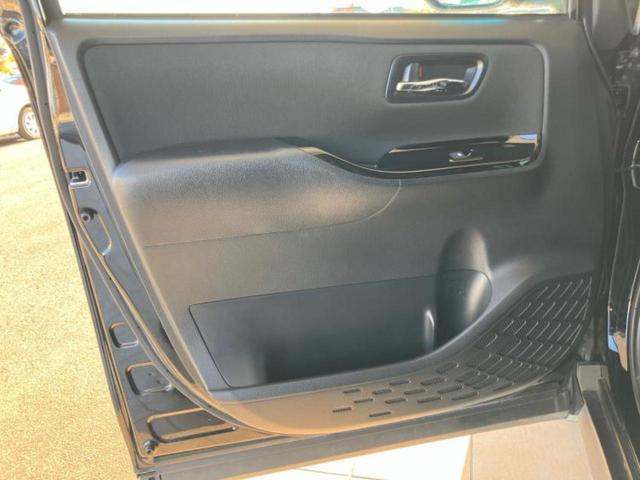 ヴォクシー ＺＳキラメキ２　新品タイヤ／エアロ／保証書／社外　１０インチ　ＳＤナビ／フリップダウンモニター　社外　１２．８インチ／衝突安全装置／両側電動スライドドア／車線逸脱防止支援システム／ドライブレコーダー　純正　フルエアロ（23枚目）