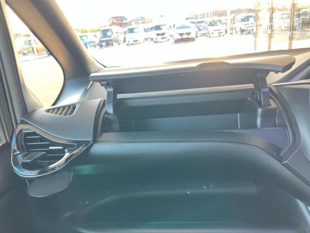 ヴォクシー ＺＳキラメキ２　新品タイヤ／エアロ／保証書／社外　１０インチ　ＳＤナビ／フリップダウンモニター　社外　１２．８インチ／衝突安全装置／両側電動スライドドア／車線逸脱防止支援システム／ドライブレコーダー　純正　フルエアロ（27枚目）