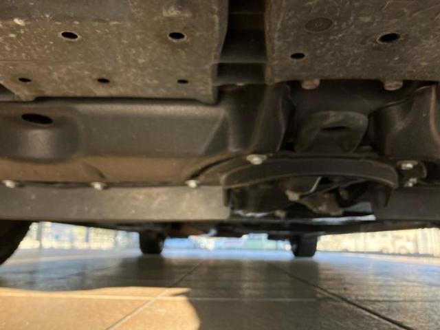 ヴォクシー ＺＳキラメキ２　新品タイヤ／エアロ／保証書／社外　１０インチ　ＳＤナビ／フリップダウンモニター　社外　１２．８インチ／衝突安全装置／両側電動スライドドア／車線逸脱防止支援システム／ドライブレコーダー　純正　フルエアロ（60枚目）