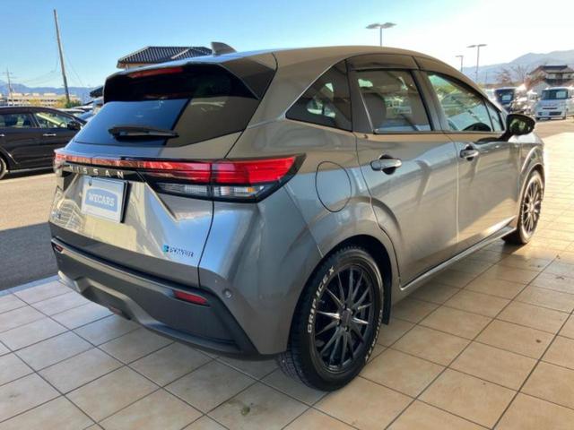 ノート X 新品タイヤ/保証書/純正 SDナビ/インテリジェントルームミラー/衝突安全装置/シートヒーター 前席/アラウンドビューモニター/車線逸脱防止支援システム/ヘッドランプ LED/USBジャック 禁煙車(3枚目)