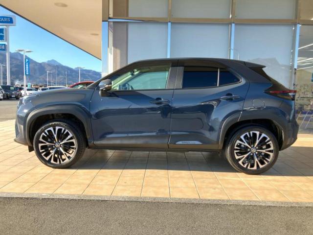 ヤリスクロス ハイブリッドZ 保証書/ディスプレイオーディオ+ナビ/衝突安全装置/シートヒーター/パノラミックビューモニター/車線逸脱防止支援システム/シート ハーフレザー/パーキングアシスト 自動操舵/電動バックドア 禁煙車(2枚目)