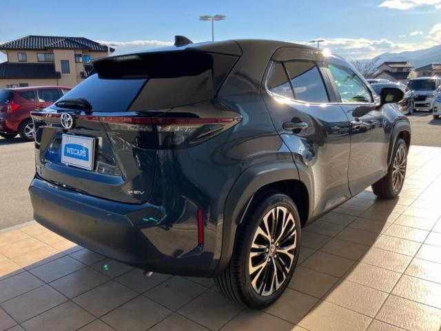 ヤリスクロス ハイブリッドZ 保証書/ディスプレイオーディオ+ナビ/衝突安全装置/シートヒーター/パノラミックビューモニター/車線逸脱防止支援システム/シート ハーフレザー/パーキングアシスト 自動操舵/電動バックドア 禁煙車(3枚目)