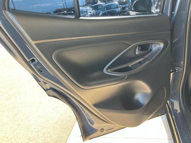 ヤリスクロス ハイブリッドZ 保証書/ディスプレイオーディオ+ナビ/衝突安全装置/シートヒーター/パノラミックビューモニター/車線逸脱防止支援システム/シート ハーフレザー/パーキングアシスト 自動操舵/電動バックドア 禁煙車(23枚目)