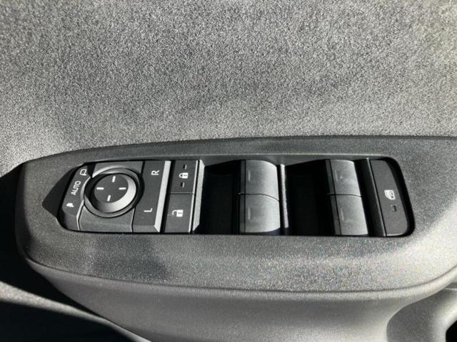 ヤリスクロス ハイブリッドZ 保証書/ディスプレイオーディオ+ナビ/衝突安全装置/シートヒーター/パノラミックビューモニター/車線逸脱防止支援システム/シート ハーフレザー/パーキングアシスト 自動操舵/電動バックドア 禁煙車(31枚目)