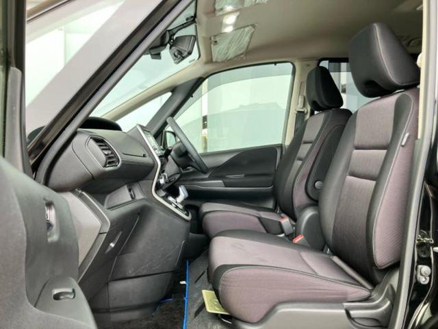 セレナ ｅパワーハイウェイスターＶ　新品タイヤ／保証書／純正　９インチ　ＳＤナビ／インテリジェントルームミラー／衝突安全装置／両側電動スライドドア／アラウンドビューモニター／車線逸脱防止支援システム／プロパイロット　衝突被害軽減システム（7枚目）