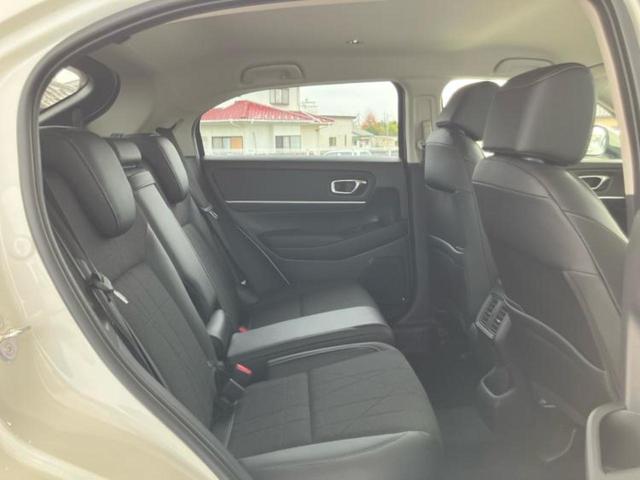 ヴェゼル ｅＨＥＶ　Ｚ　保証書／純正　９インチ　ナビ／ホンダセンシング／シートヒーター　前席／車線逸脱防止支援システム／電動バックドア／登録済未使用車／ヘッドランプ　ＬＥＤ／Ｂｌｕｅｔｏｏｔｈ接続／ＥＢＤ付ＡＢＳ　禁煙車（5枚目）