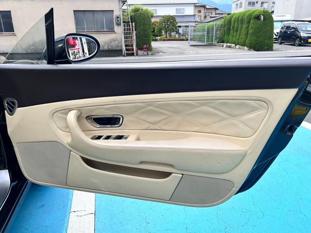 コンチネンタル ＧＴ　ツインターボ　４ＷＤ　禁煙車　ＥＴＣ　ツインモニター　ＨＤＤナビバックカメラ　フルセグテレビ　革シート　パワーシート　エアロ　ＨＩＤ　クルーズコントロール　アルミ　走行距離８．５万キロ（16枚目）