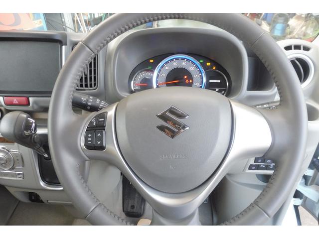 本革ステアリングを採用しています