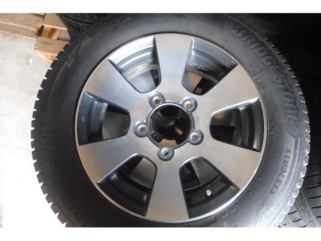 スタッドレスも純正アルミです