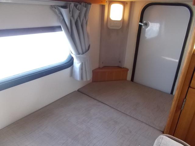 ボンゴトラック 　アミティー　２段ベット　ＦＦヒーター　ソーラーパネル　１５００Ｗインバーター　６人就寝　ＴＶ　外装同色再塗装済み（17枚目）