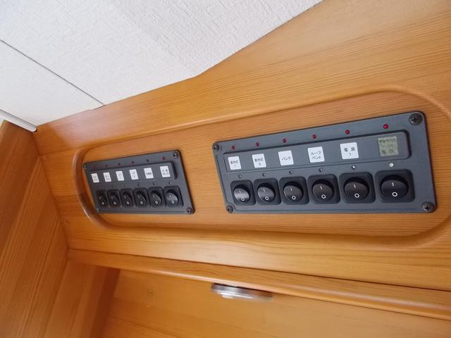 ボンゴトラック 　アミティー　２段ベット　ＦＦヒーター　ソーラーパネル　１５００Ｗインバーター　６人就寝　ＴＶ　外装同色再塗装済み（25枚目）