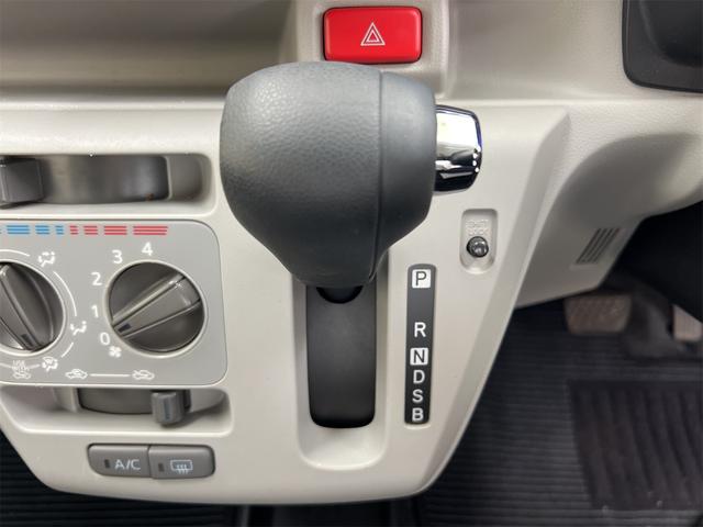 ミライース Ｘ　ＳＡＩＩＩ　社外ＳＳＤナビ　Ｂｌｕｅｔｏｏｔｈ　リアパーキングセンサー　衝突軽減ブレーキ　横滑り防止　オートハイビーム　ＥＴＣ　アイドリングストップ　Ｂカメラ　純正フロアマット　純正ドアバイザー　スマートアシスト（11枚目）