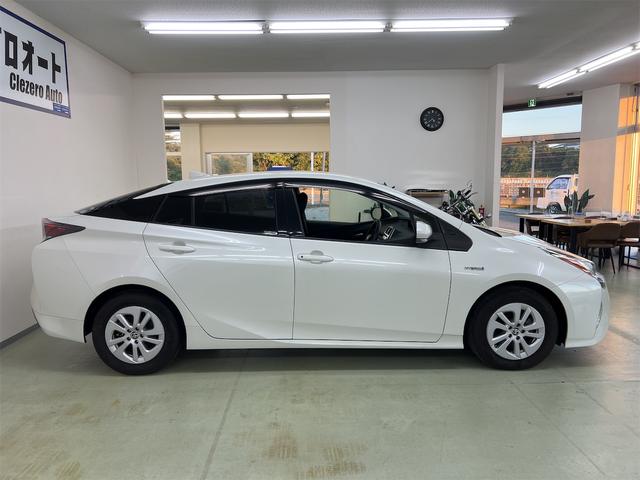 プリウス Ｓ　純正ＳＤナビ　ＣＤ　Ｂｌｕｅｔｏｏｔｈ　フルセグＴＶ　オールオートＰＷ　ビルトインＥＴＣ　純正トノカバー　ＬＥＤヘッドライト　ＬＥＤフォグランプ　ステアリングスイッチ　ＥＶモード　ＤＲＩＶＥモード（4枚目）