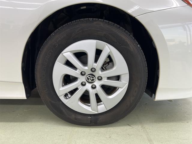 プリウス Ｓ　純正ＳＤナビ　ＣＤ　Ｂｌｕｅｔｏｏｔｈ　フルセグＴＶ　オールオートＰＷ　ビルトインＥＴＣ　純正トノカバー　ＬＥＤヘッドライト　ＬＥＤフォグランプ　ステアリングスイッチ　ＥＶモード　ＤＲＩＶＥモード（19枚目）