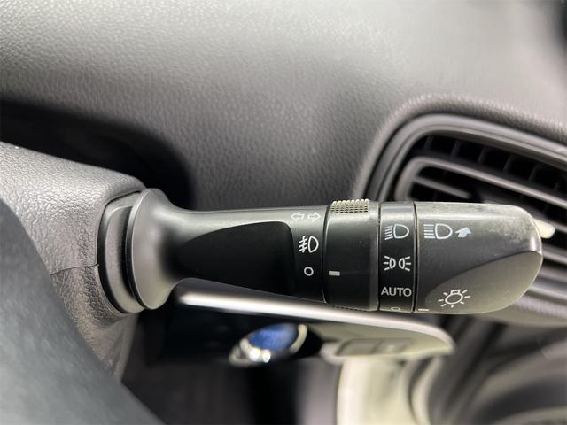 プリウス Ｓ　純正ＳＤナビ　ＣＤ　Ｂｌｕｅｔｏｏｔｈ　フルセグＴＶ　オールオートＰＷ　ビルトインＥＴＣ　純正トノカバー　ＬＥＤヘッドライト　ＬＥＤフォグランプ　ステアリングスイッチ　ＥＶモード　ＤＲＩＶＥモード（24枚目）