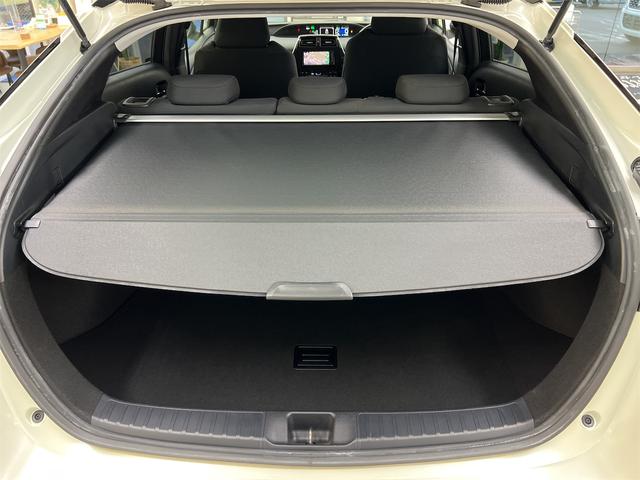 プリウス Ｓ　純正ＳＤナビ　ＣＤ　Ｂｌｕｅｔｏｏｔｈ　フルセグＴＶ　オールオートＰＷ　ビルトインＥＴＣ　純正トノカバー　ＬＥＤヘッドライト　ＬＥＤフォグランプ　ステアリングスイッチ　ＥＶモード　ＤＲＩＶＥモード（33枚目）