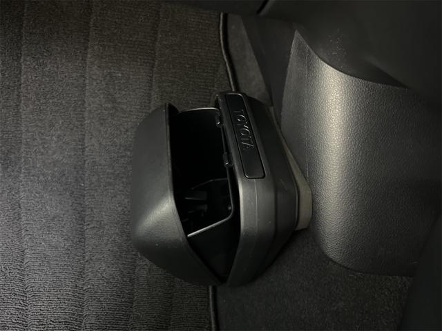 プリウス Ｓ　純正ＳＤナビ　ＣＤ　Ｂｌｕｅｔｏｏｔｈ　フルセグＴＶ　オールオートＰＷ　ビルトインＥＴＣ　純正トノカバー　ＬＥＤヘッドライト　ＬＥＤフォグランプ　ステアリングスイッチ　ＥＶモード　ＤＲＩＶＥモード（35枚目）
