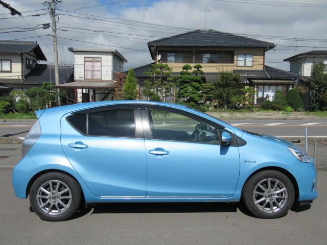 アクア Ｓ　車検令和８年１１月２１日まで　社外１５インチＡＷ＋２０２５年タイヤ　社外ナビ／ＴＶ／Ｂモニター　プッシュスタート　キセノンヘッドライト　ＥＴＣ　スタッドレスタイヤ付属（8枚目）