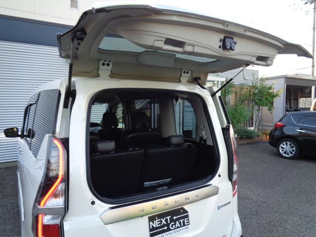 セレナ ｅ－パワー　ハイウェイスターＶ　防水シート　プロパイロット　１０インチナビ　フリップダウンモニター　両側パワスラ　ハンズフリースライドドア　クロストラフィックアラートＬＤＷ　ＢＳＷ　ＥＴＣ２．０　ＬＥＤヘッドライト　インテリキー禁煙（13枚目）