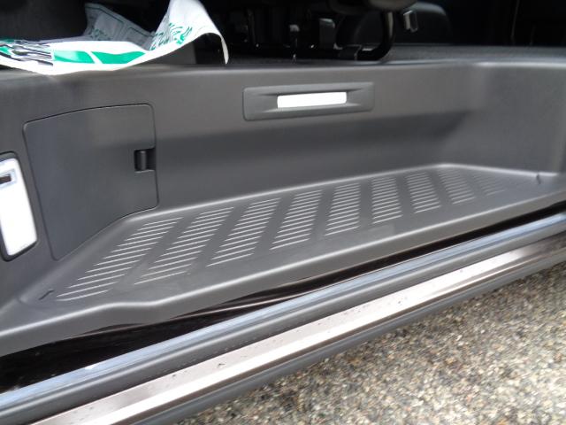 ハイエースバン スーパーGL 50TH アニバーサリーリミテッド 5型 6AT 4WD トヨタセーフティセンスP 両側パワスラ TRDスポイラーLED オートハイビーム ハーフレザーシート ナビ地デジBT バックカメラ レーンアシスト 禁煙車 寒冷地仕様 1オーナー(20枚目)