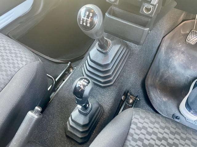 ジムニー ＸＧ　５速マニュアル　スズキセーフティサポート装着車　キーレス　走行１万キロ台　車検Ｒ８年１２月（11枚目）