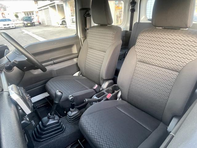 ジムニー ＸＧ　５速マニュアル　スズキセーフティサポート装着車　キーレス　走行１万キロ台　車検Ｒ８年１２月（17枚目）