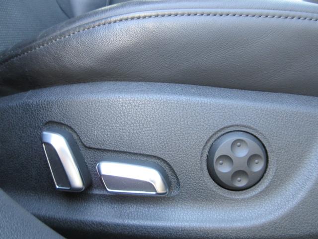 Ａ４ ２．０ＴＦＳＩ　Ｓラインパッケージ　車検整備付　地デジナビ　バックカメラ　スマートキー　プッシュスタート　運転席助手席パワーシート　電子パーキングブレーキ　純正１８インチアルミホイール　禁煙車（7枚目）