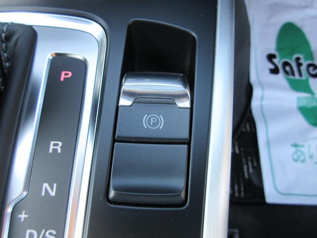 Ａ４ ２．０ＴＦＳＩ　Ｓラインパッケージ　車検整備付　地デジナビ　バックカメラ　スマートキー　プッシュスタート　運転席助手席パワーシート　電子パーキングブレーキ　純正１８インチアルミホイール　禁煙車（19枚目）