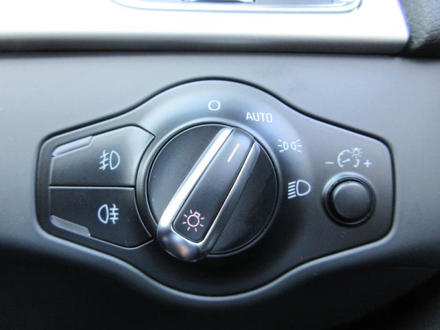 Ａ４ ２．０ＴＦＳＩ　Ｓラインパッケージ　車検整備付　地デジナビ　バックカメラ　スマートキー　プッシュスタート　運転席助手席パワーシート　電子パーキングブレーキ　純正１８インチアルミホイール　禁煙車（21枚目）