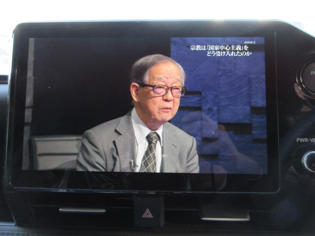 ヴォクシー ハイブリッドＳ－Ｚ　車検Ｒ１０年１月　純正１０．５型地デジナビ　バックカメラ　快適利便パッケージ　両側電動スライド　パワーバックドア　プロジェクター式ＬＥＤライト　アダプティブハイビーム　ＥＴＣ　ＣＤ　ＤＶＤ　純正アルミ（13枚目）