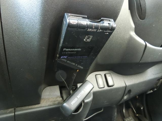 レジアスエースバン ロングスーパーGL 車検1年付 バットフェイス Fガラスコートテクト 6型ドアミラーウインカー プラド純正アルミマットブラック GOODYEARホワイトレター 4型テール SDナビ BT Bカメラ ETC OVフェンダー(28枚目)