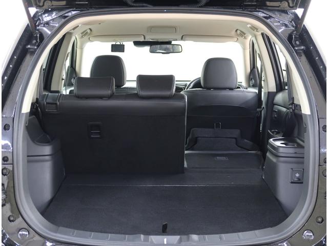 荷物の大きさに応じてシートアレンジが可能です。クーラーボックスなどかさばる道具も余裕で積めます。