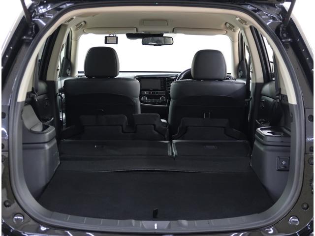 開口部の広い荷室です。荷物の大きさに応じてシートアレンジが可能です。