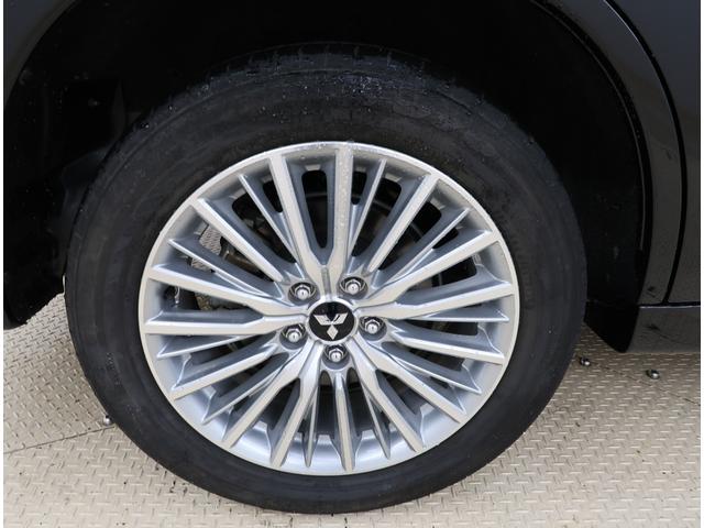 タイヤサイズは、２２５／５５Ｒ１８