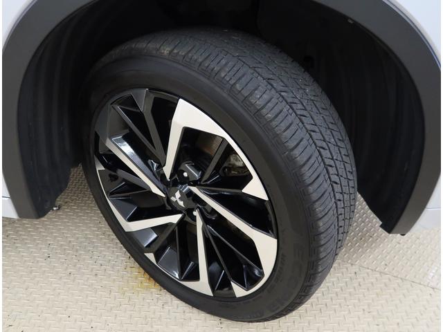 ２５５／４５Ｒ２０　三菱純正アルミホイール（２トーン切削光輝仕上げ）