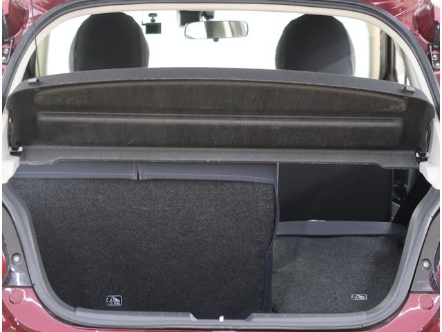 開口部の広い荷室です。荷物の大きさに応じてシートアレンジが可能です。