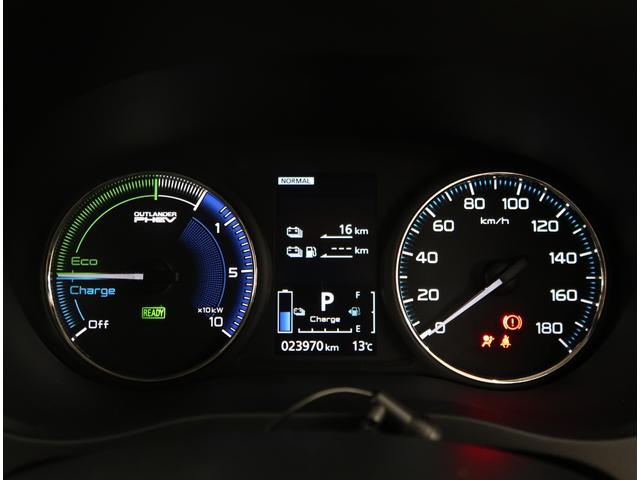 アウトランダーPHEV Gリミテッドエディション 禁煙車 ワンオーナー 車検整備 クルーズコントロール メモリーナビ バックカメラ ETC2.0 フロントドライブレコーダー ハンドルヒーター シートヒーター 純正アルミホイール 5人乗り(6枚目)