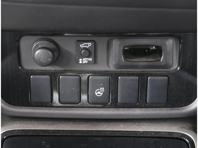 アウトランダーPHEV Gプレミアムパッケージ 禁煙車 ワンオーナー 電気温水式ヒーター メモリーナビ 電動リヤゲート クルーズコントロール 全方位カメラ ロックフォードスピーカー フロントドライブレコーダー ハンドルヒーター ETC USB(11枚目)