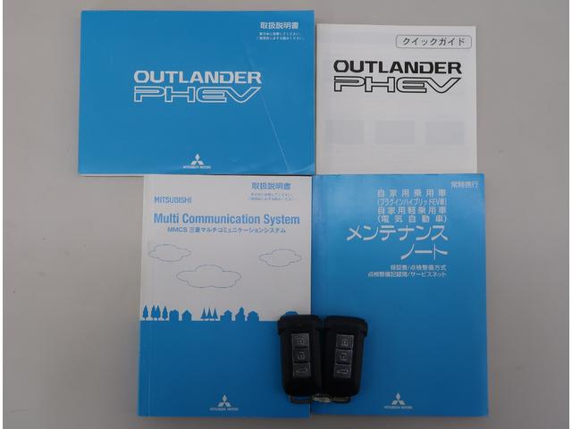 アウトランダーPHEV Gプレミアムパッケージ 禁煙車 ワンオーナー 電気温水式ヒーター メモリーナビ 電動リヤゲート クルーズコントロール 全方位カメラ ロックフォードスピーカー フロントドライブレコーダー ハンドルヒーター ETC USB(20枚目)