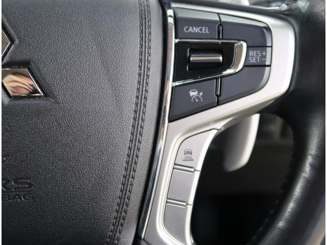 アウトランダーPHEV Gプレミアムパッケージ 禁煙車 ワンオーナー 電気温水式ヒーター メモリーナビ 電動リヤゲート クルーズコントロール 全方位カメラ ロックフォードスピーカー フロントドライブレコーダー ハンドルヒーター ETC USB(33枚目)