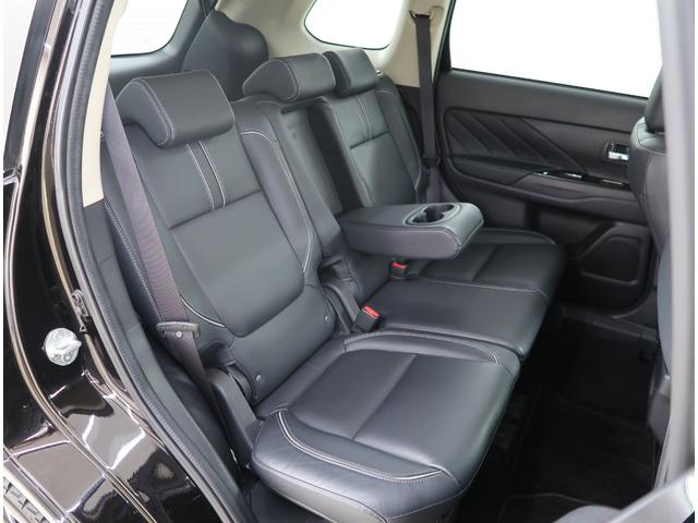 アウトランダーPHEV Gプレミアムパッケージ 禁煙車 ワンオーナー 電気温水式ヒーター メモリーナビ 電動リヤゲート クルーズコントロール 全方位カメラ ロックフォードスピーカー フロントドライブレコーダー ハンドルヒーター ETC USB(50枚目)